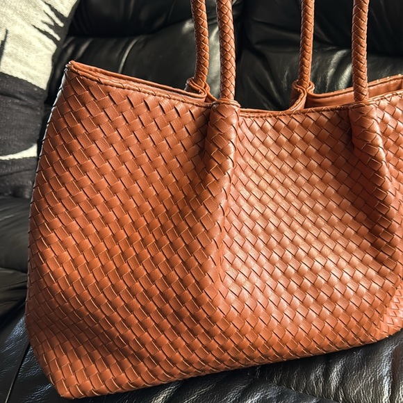 Lulu Dharma Tote Bag - Picture 3 of 10